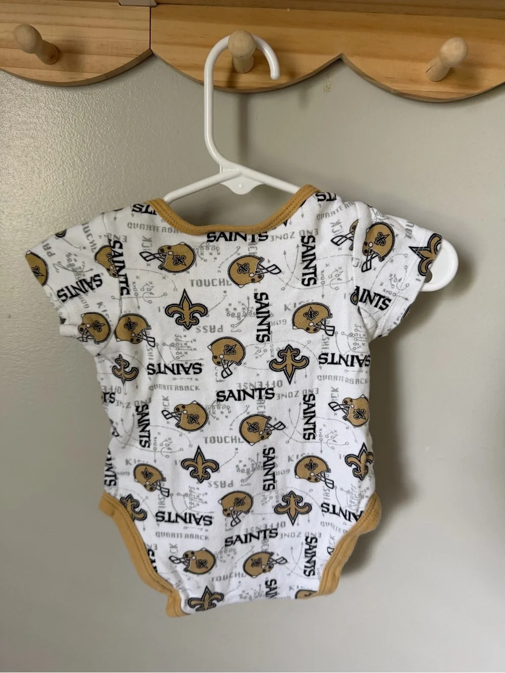 NFL New Orleans Saints Baby Bodysuit Short Sleeve Snap White Gold 0-3M